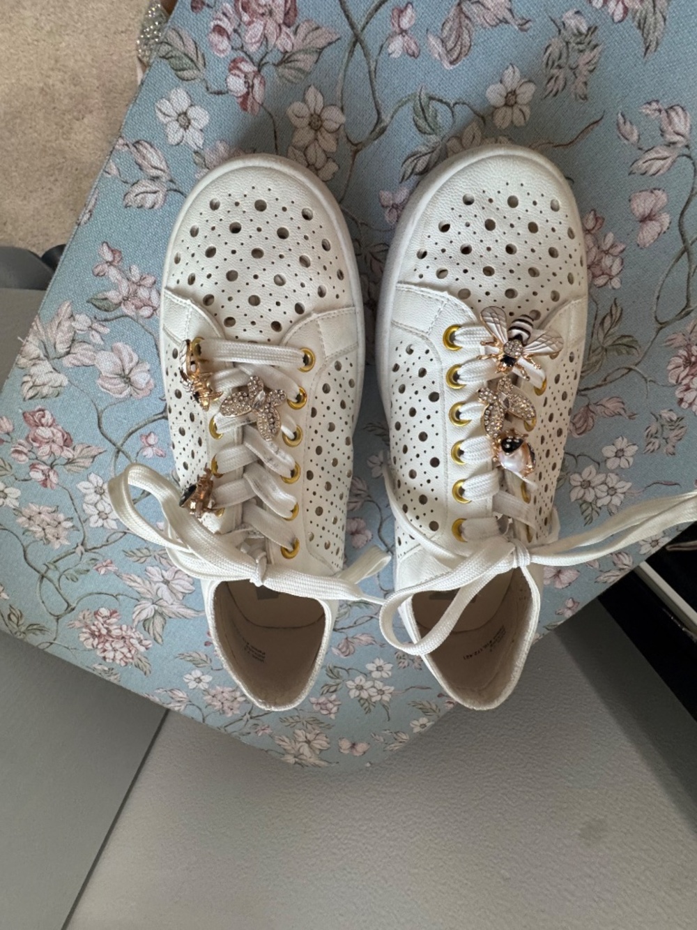 DV Sneakers